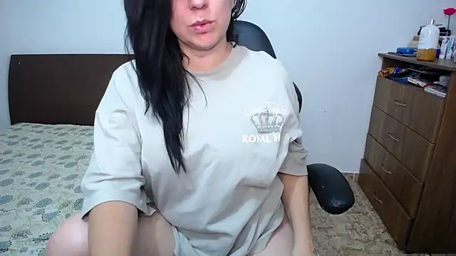 Snapshot of alexa_milsf chatting on 10/02/25, 02:15 alexa milsf online show from 10/02/25, 02:15