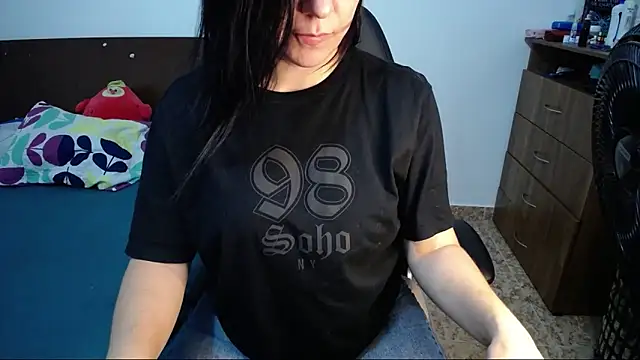 Snapshot of alexa_milsf chatting on 03/08/25, 02:01 alexa milsf online show from 03/08/25, 02:01