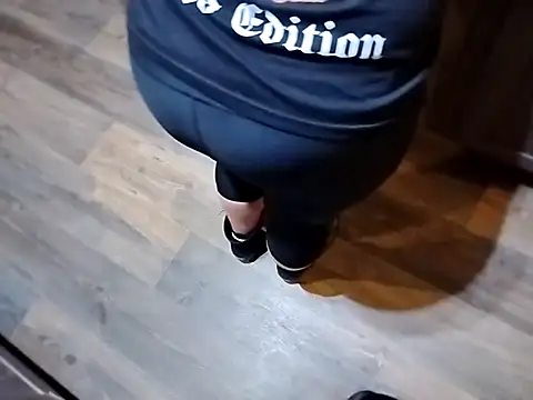 Makeyoucumallover online show from 10/28/25, 10:03