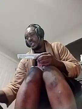 Makeyoucumallover online show from 12/05/25, 03:16