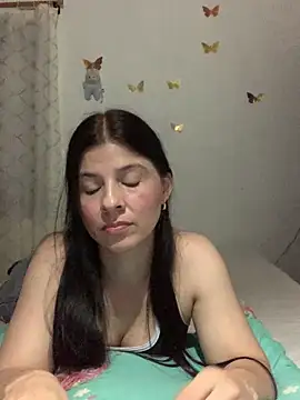 Estefani 32 online show from 06/04/26, 12:15