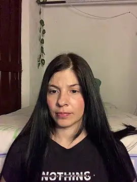 Estefani 32 online show from 06/18/26, 07:30