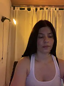 Estefani 32 online show from 05/17/26, 05:24