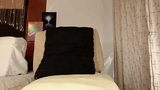 Estefani 32 online show from 11/11/25, 12:33