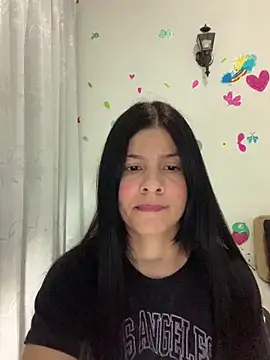 Estefani 32 online show from 05/05/26, 03:15