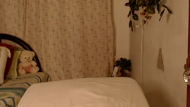 Estefani 32 online show from 10/26/25, 01:50