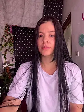 Estefani 32 online show from 06/15/26, 05:34