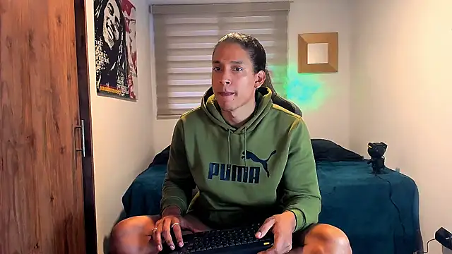 Snapshot of Liam_V chatting on 01/28/25, 12:00 Liam V online show from 01/28/25, 12:00