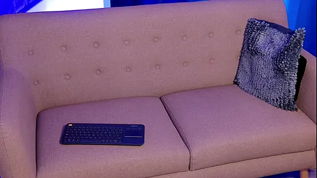 Snapshot of Liam_V chatting on 10/13/25, 11:38 Liam V online show from 10/13/25, 11:38