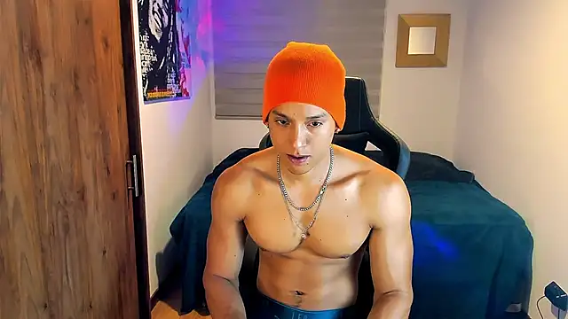 Snapshot of Liam_V chatting on 02/11/25, 10:36 Liam V online show from 02/11/25, 10:36