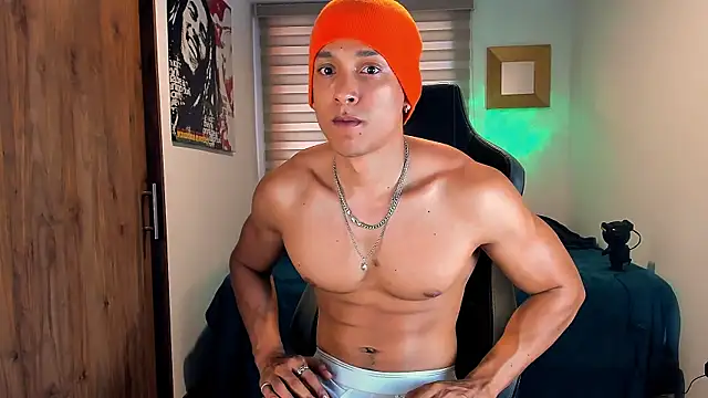 Snapshot of Liam_V chatting on 02/03/25, 08:57 Liam V online show from 02/03/25, 08:57