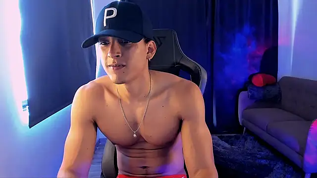 Snapshot of Liam_V chatting on 03/19/25, 06:44 Liam V online show from 03/19/25, 06:44