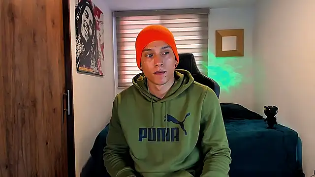 Snapshot of Liam_V chatting on 01/29/25, 04:19 Liam V online show from 01/29/25, 04:19