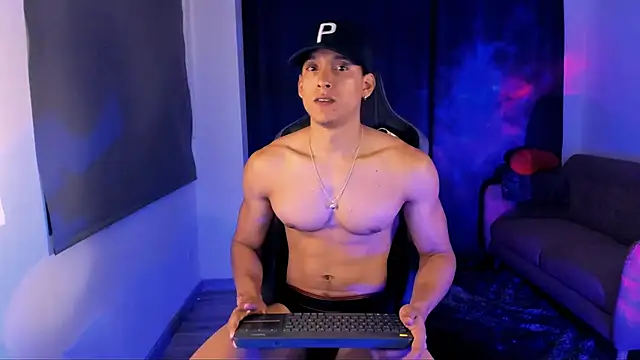 Snapshot of Liam_V chatting on 03/20/25, 04:18 Liam V online show from 03/20/25, 04:18