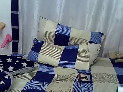 Snapshot of purplescarlet chatting on 04/15/26, 01:11 purplescarlet online show from 04/15/26, 01:11