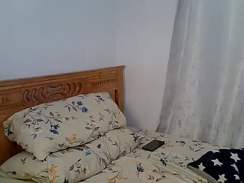 Snapshot of purplescarlet chatting on 01/15/26, 01:31 purplescarlet online show from 01/15/26, 01:31