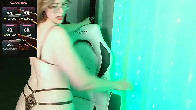 britteebee online show from 11/15/25, 08:29