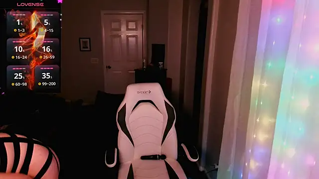 Snapshot of britteebee chatting on 02/17/26, 06:44 britteebee online show from 02/17/26, 06:44