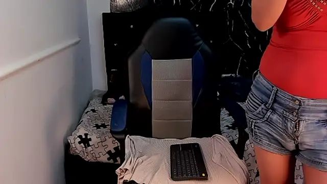 Lu doll online show from 11/03/25, 09:35