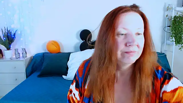 GoddessLara online show from 10/31/25, 09:32