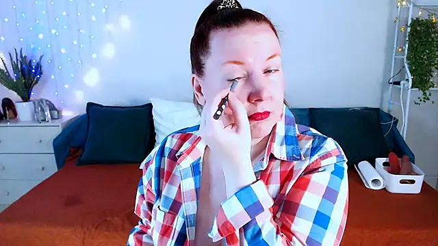 GoddessLara online show from 11/30/25, 12:22