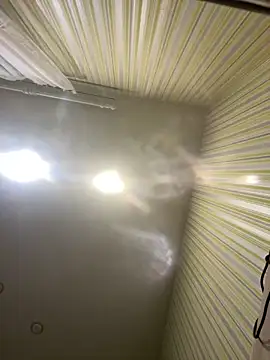 Lisaaan online show from 12/22/25, 07:36