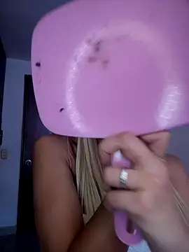 DulceLenns online show from 11/02/25, 06:13