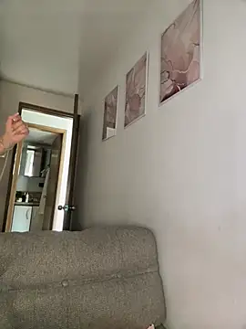 DulceLenns online show from 04/15/26, 06:23