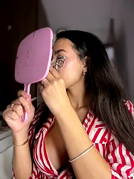 DulceLenns online show from 12/22/25, 06:30