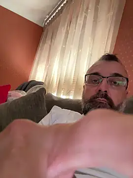 Snapshot of jim470 chatting on 07/12/26, 12:39 jim470 online show from 07/12/26, 12:39