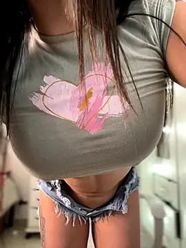 Emmily 19 online show from 11/05/25, 10:13