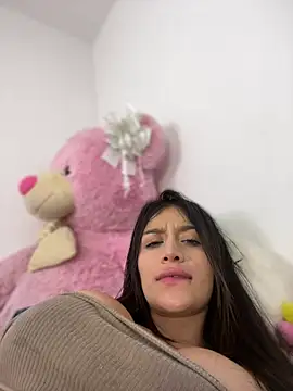 Snapshot of Emmily_19 chatting on 03/18/25, 06:06 Emmily 19 online show from 03/18/25, 06:06