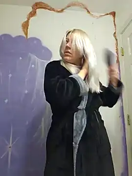 Snapshot of ScarletCallings420 chatting on 12/07/24, 04:53 ScarletCallings420 online show from 12/07/24, 04:53