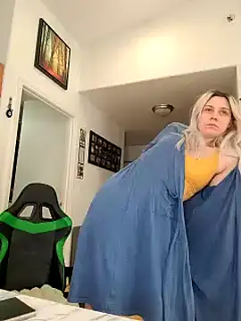 Snapshot of ScarletCallings420 chatting on 03/12/25, 11:01 ScarletCallings420 online show from 03/12/25, 11:01