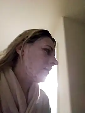 Snapshot of ScarletCallings420 chatting on 02/18/25, 04:36 ScarletCallings420 online show from 02/18/25, 04:36