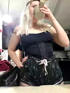 Snapshot of ScarletCallings420 chatting on 02/21/25, 03:10 ScarletCallings420 online show from 02/21/25, 03:10