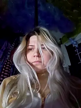 Snapshot of ScarletCallings420 chatting on 02/14/25, 04:41 ScarletCallings420 online show from 02/14/25, 04:41