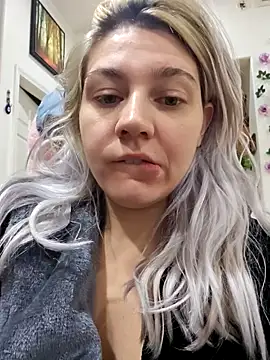 Snapshot of ScarletCallings420 chatting on 12/21/24, 08:21 ScarletCallings420 online show from 12/21/24, 08:21