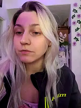 Snapshot of ScarletCallings420 chatting on 03/12/25, 07:58 ScarletCallings420 online show from 03/12/25, 07:58