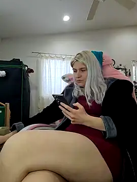 Snapshot of ScarletCallings420 chatting on 12/07/24, 08:11 ScarletCallings420 online show from 12/07/24, 08:11