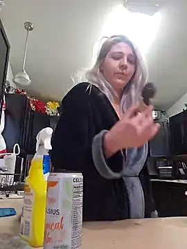 Snapshot of ScarletCallings420 chatting on 12/20/24, 09:39 ScarletCallings420 online show from 12/20/24, 09:39