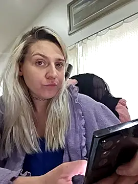 Snapshot of ScarletCallings420 chatting on 02/20/25, 07:19 ScarletCallings420 online show from 02/20/25, 07:19