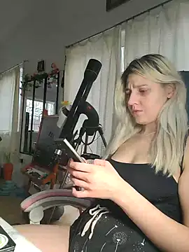 Snapshot of ScarletCallings420 chatting on 02/21/25, 06:15 ScarletCallings420 online show from 02/21/25, 06:15