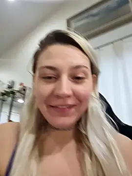 Snapshot of ScarletCallings420 chatting on 02/19/25, 06:32 ScarletCallings420 online show from 02/19/25, 06:32