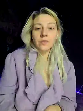 Snapshot of ScarletCallings420 chatting on 02/08/25, 04:14 ScarletCallings420 online show from 02/08/25, 04:14