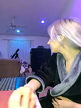 Snapshot of ScarletCallings420 chatting on 01/24/25, 03:55 ScarletCallings420 online show from 01/24/25, 03:55