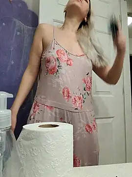 Snapshot of ScarletCallings420 chatting on 03/12/25, 04:56 ScarletCallings420 online show from 03/12/25, 04:56