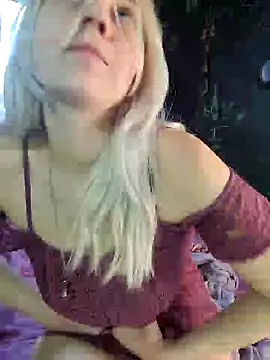 Snapshot of ScarletCallings420 chatting on 02/09/25, 08:56 ScarletCallings420 online show from 02/09/25, 08:56