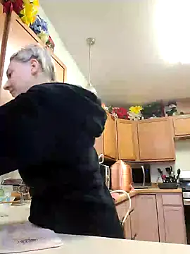 Snapshot of ScarletCallings420 chatting on 12/12/24, 08:21 ScarletCallings420 online show from 12/12/24, 08:21