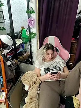 Snapshot of ScarletCallings420 chatting on 04/11/26, 07:45 ScarletCallings420 online show from 04/11/26, 07:45